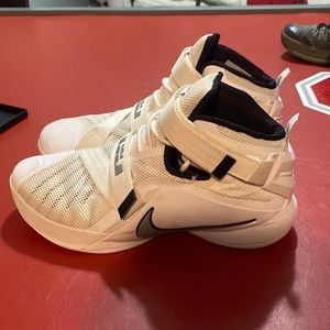 Lebron Soldier IX TB White, Size 11